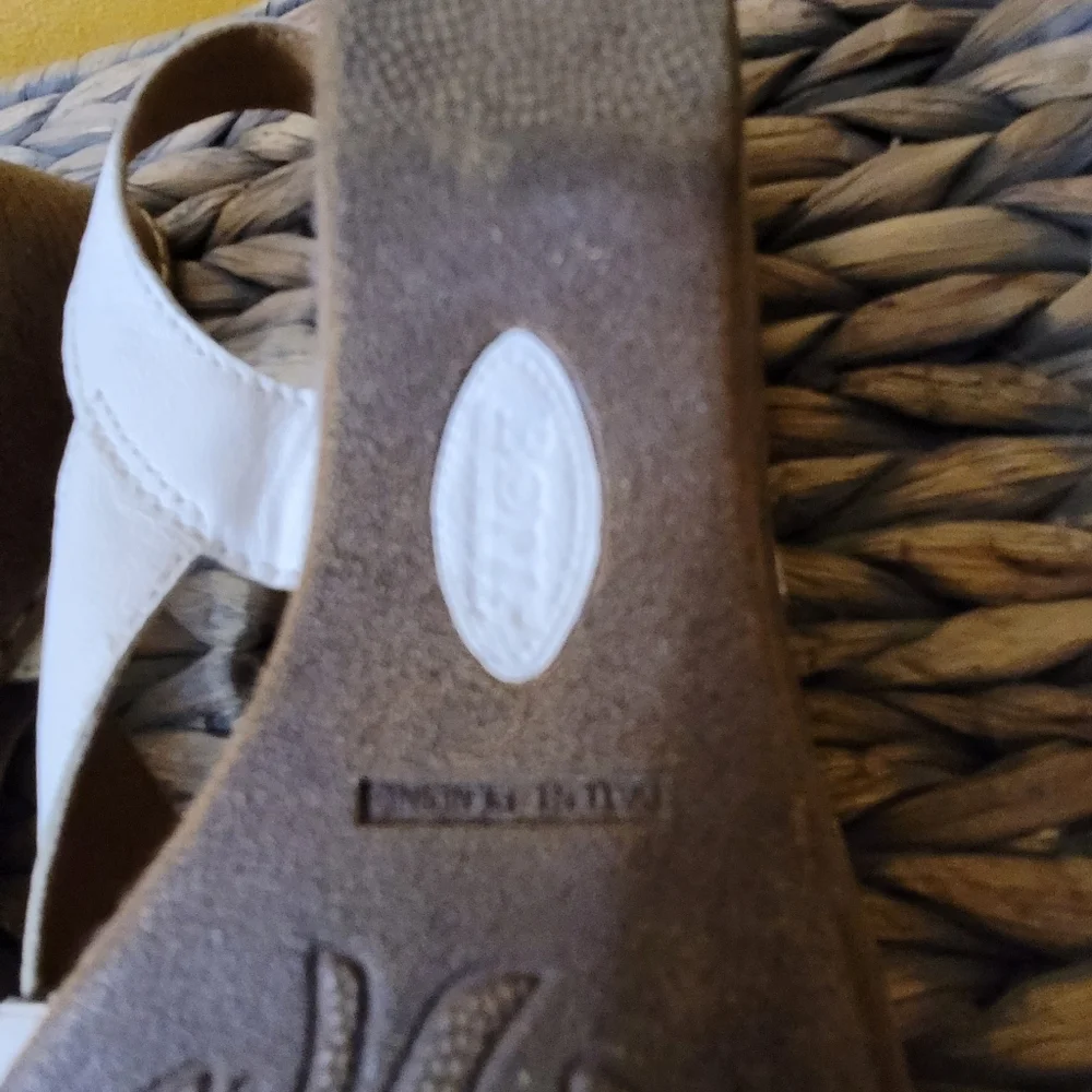 Born Sz 10 White Wedge Slingback 3 inch Heel - Picture 8 of 8